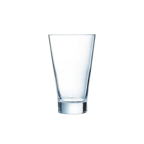 Vorderansicht eines transparenten Shetland-Glases 22 cl. geeignet für Softdrinks oder Saft. Vorderansicht eines transparenten Shetland-Glases 22 cl. geeignet für Softdrinks oder Saft.