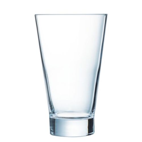 Vorderansicht eines transparenten Shetland Glas 42 cl. geeignet für Bier oder Softdrinks. Vorderansicht eines transparenten Shetland Glas 42 cl. geeignet für Bier oder Softdrinks.