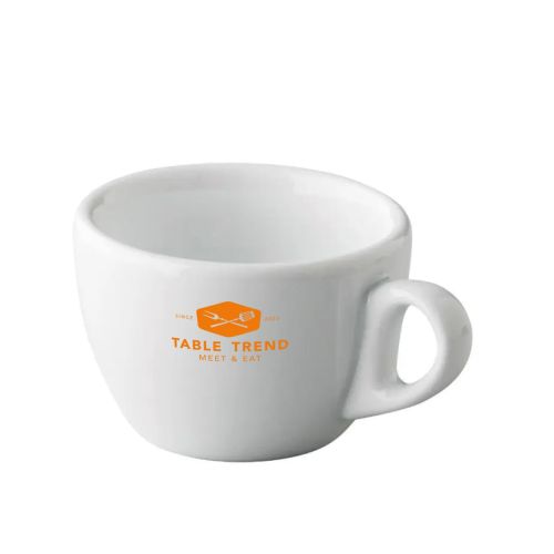 Einfarbiges TableTrend-Logo auf der Vorderseite einer Porzellan 19 cl. Cappuccinotasse. Einfarbiges TableTrend-Logo auf der Vorderseite einer Porzellan 19 cl. Cappuccinotasse.