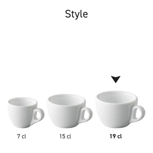 Serienarrangement von mehreren Style Cappuccinotassen aus weißem Porzellan. Serienarrangement von mehreren Style Cappuccinotassen aus weißem Porzellan.