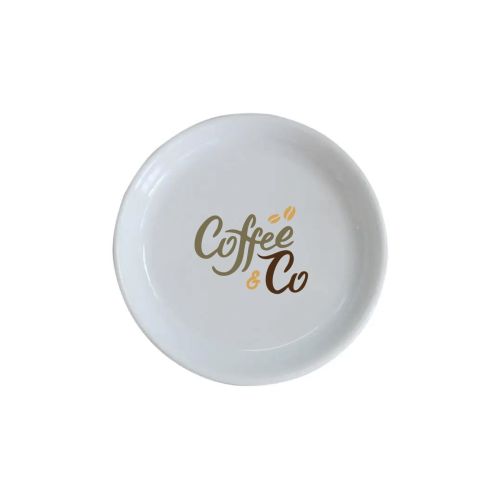 Teebeutelhalter rund weiß 85 mm mit mehrfarbigem CoffeeCo-Logo auf der Vorderseite, runde weiße Form.