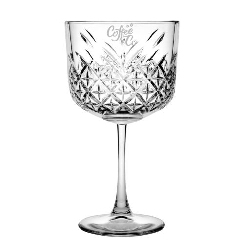 Vorderseite des Timeless Gin-Tonic-Glas 55 cl. mit eingraviertem CoffeeCo-Logo, dezent in Klarglas eingefasst. Vorderseite des Timeless Gin-Tonic-Glas 55 cl. mit eingraviertem CoffeeCo-Logo, dezent in Klarglas eingefasst.