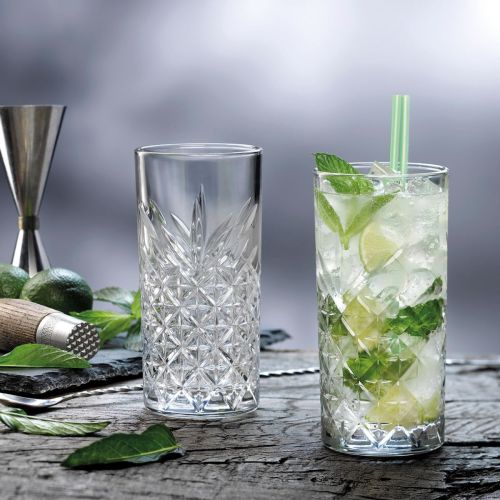 Timeless Longdrinkglas 45 cl. mit Füllung, stimmungsvoll in Szene gesetzt. Timeless Longdrinkglas 45 cl. mit Füllung, stimmungsvoll in Szene gesetzt.