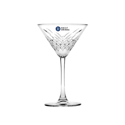 Vorderansicht eines Timeless Martini Glas 23 cl. mit mehrfarbigem DailyDrinks-Logo auf dem Kelch. Vorderansicht eines Timeless Martini Glas 23 cl. mit mehrfarbigem DailyDrinks-Logo auf dem Kelch.