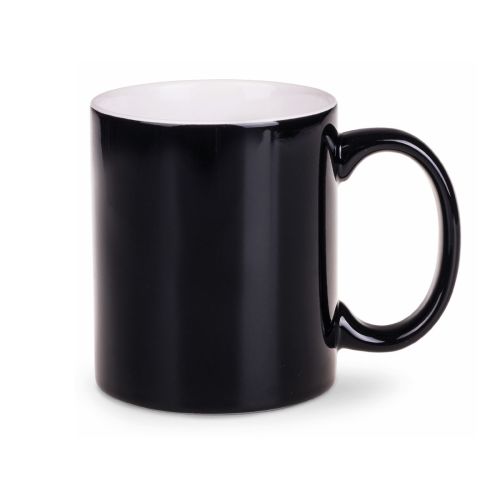 Frontansicht der Tomek Tasse 30 cl. aus schwarz-weißem Porzellan mit geraden Seiten, klassischem Henkel und glatter Oberfläche.