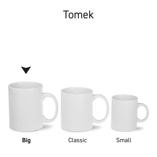 Mehrere Tomek-Tassen werden nebeneinander als einheitliche Produktserie präsentiert.