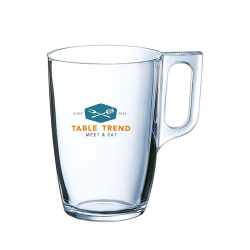 TableTrend-Logo in mehreren Farben auf dem Voluto Glas 32 cl. in der Vorderansicht.