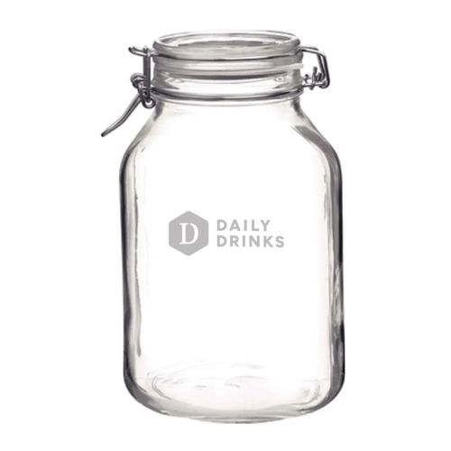 Vorderseite des Einweckglas 4 Liter Fido mit eingraviertem DailyDrinks-Logo, das dezent in das Glas eingearbeitet ist. Vorderseite des Einweckglas 4 Liter Fido mit eingraviertem DailyDrinks-Logo, das dezent in das Glas eingearbeitet ist.