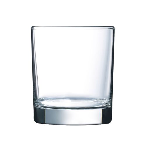 Whiskyglas 30 cl. aus klarem Glas, gerade von vorne fotografiert, mit flachem Rand. Whiskyglas 30 cl. aus klarem Glas, gerade von vorne fotografiert, mit flachem Rand.