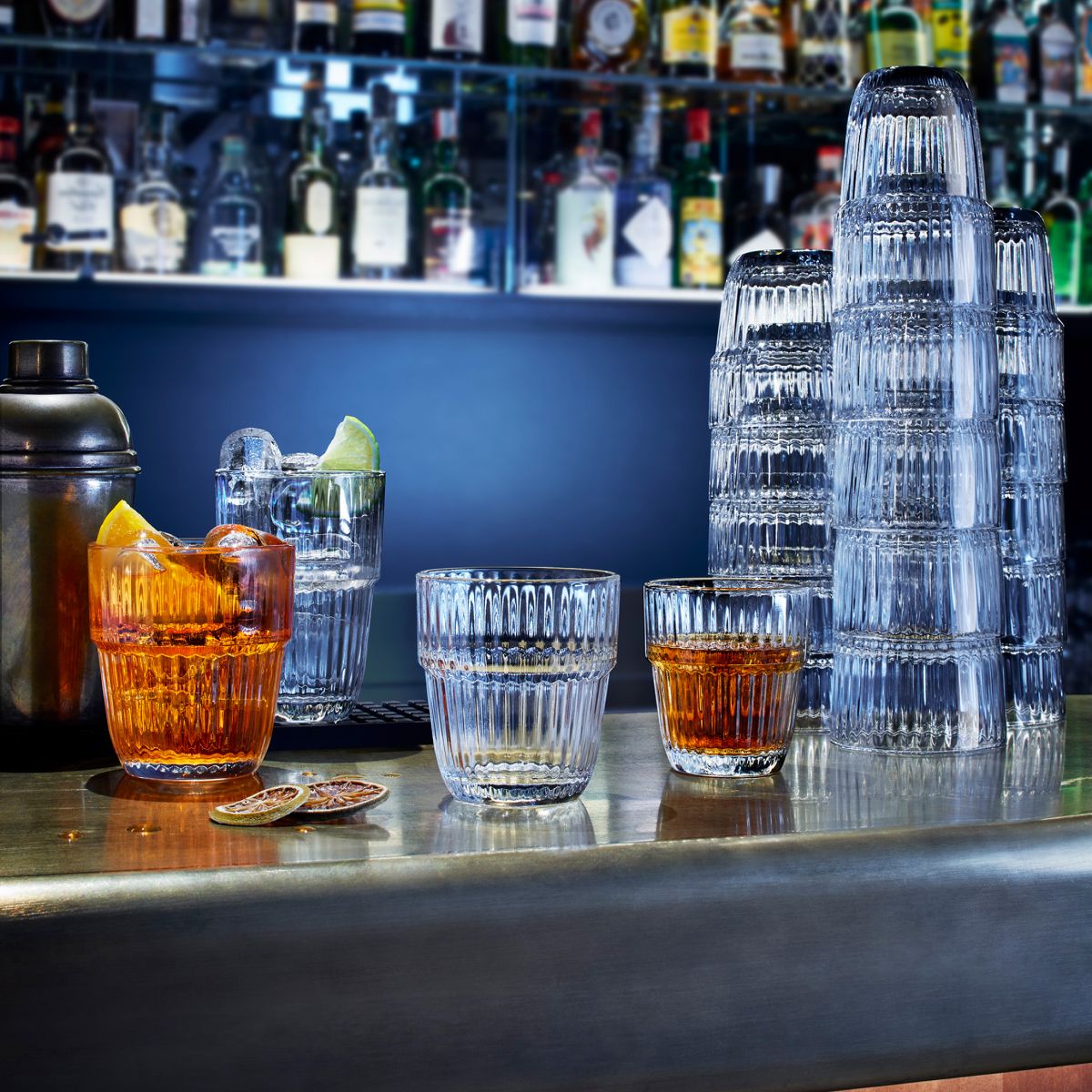 Barshine Tumbler 21 cl gefüllt und mit Logo in stimmungsvoller Umgebung