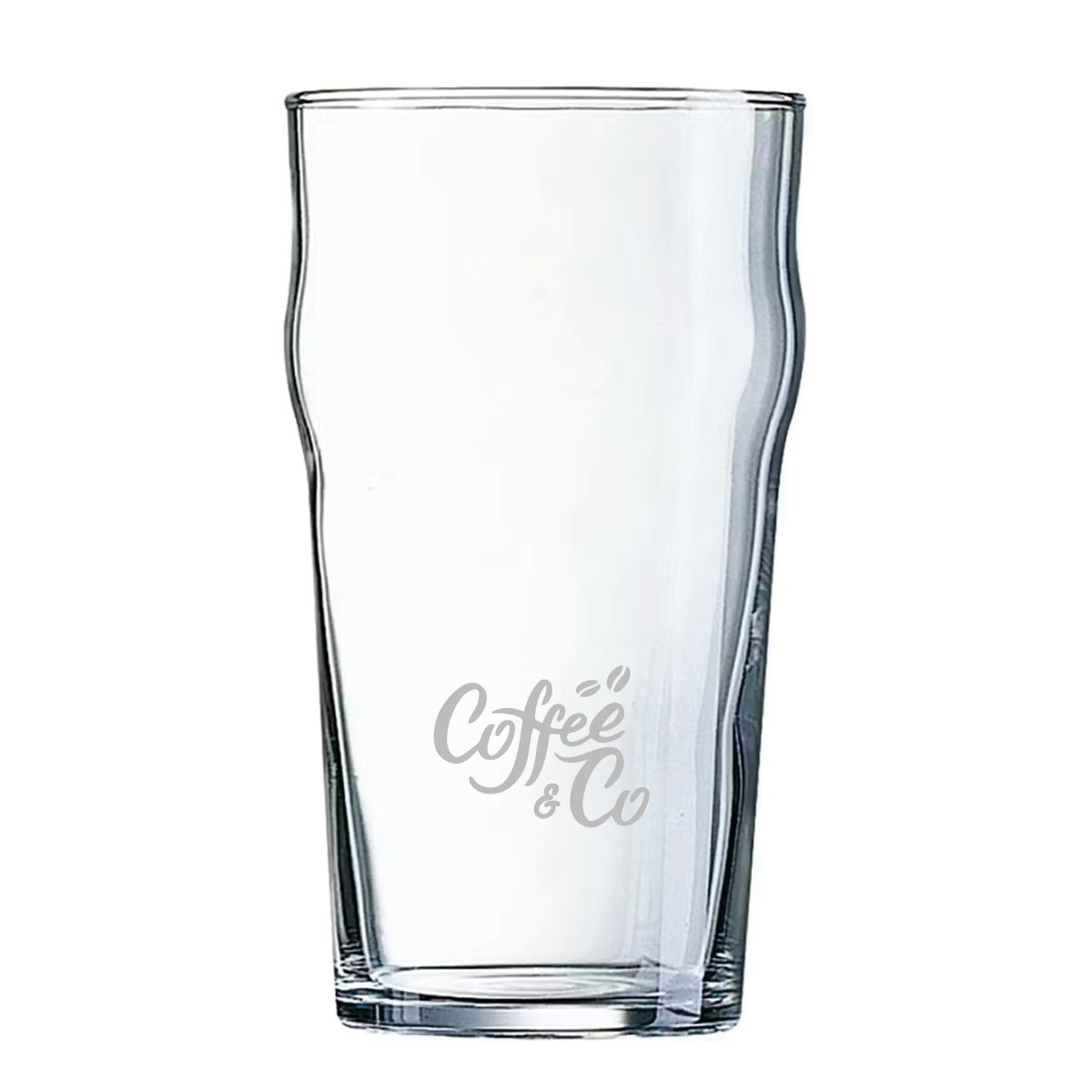 Bierglas mit 57 cl. Fassungsvermögen mit fein eingraviertem CoffeeCo-Logo auf der Vorderseite.