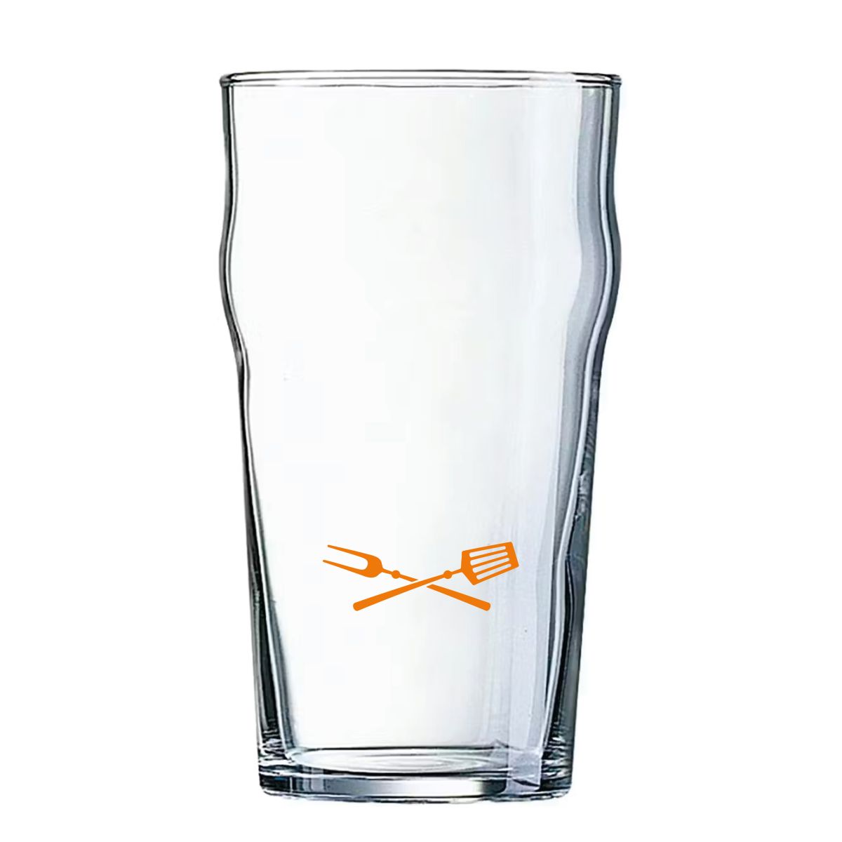 Arcoroc Nonic Bierglas von 57 cl. im Gebrauch, gehalten beim Trinken oder Einschenken.