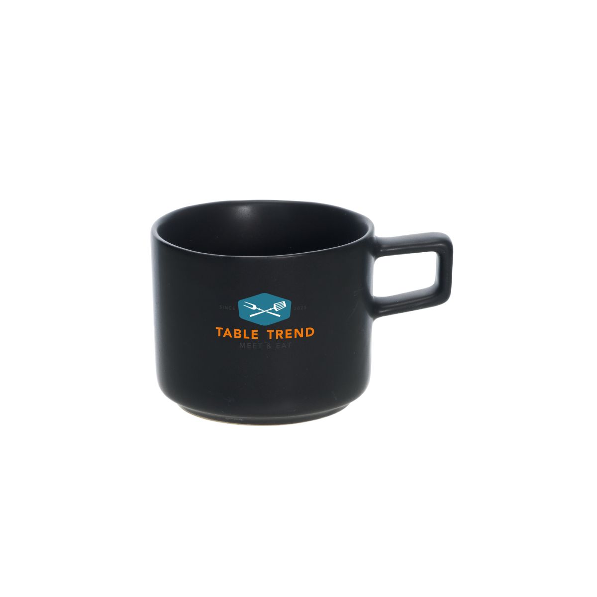 Blackwell Espressotasse 9 cl aus schwarzem Porzellan mit mehrfarbigem TableTrend Logo auf der Vorderseite.