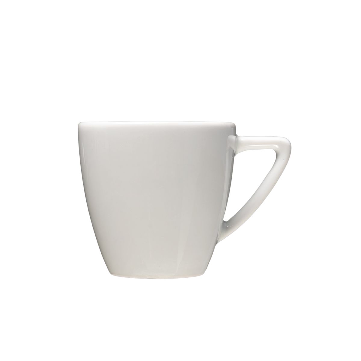 Klassische Kaffeetasse aus weißem Porzellan mit einem Fassungsvermögen von 15 cl, direkt von vorne gezeigt. Klassische Kaffeetasse aus weißem Porzellan mit einem Fassungsvermögen von 15 cl, direkt von vorne gezeigt.