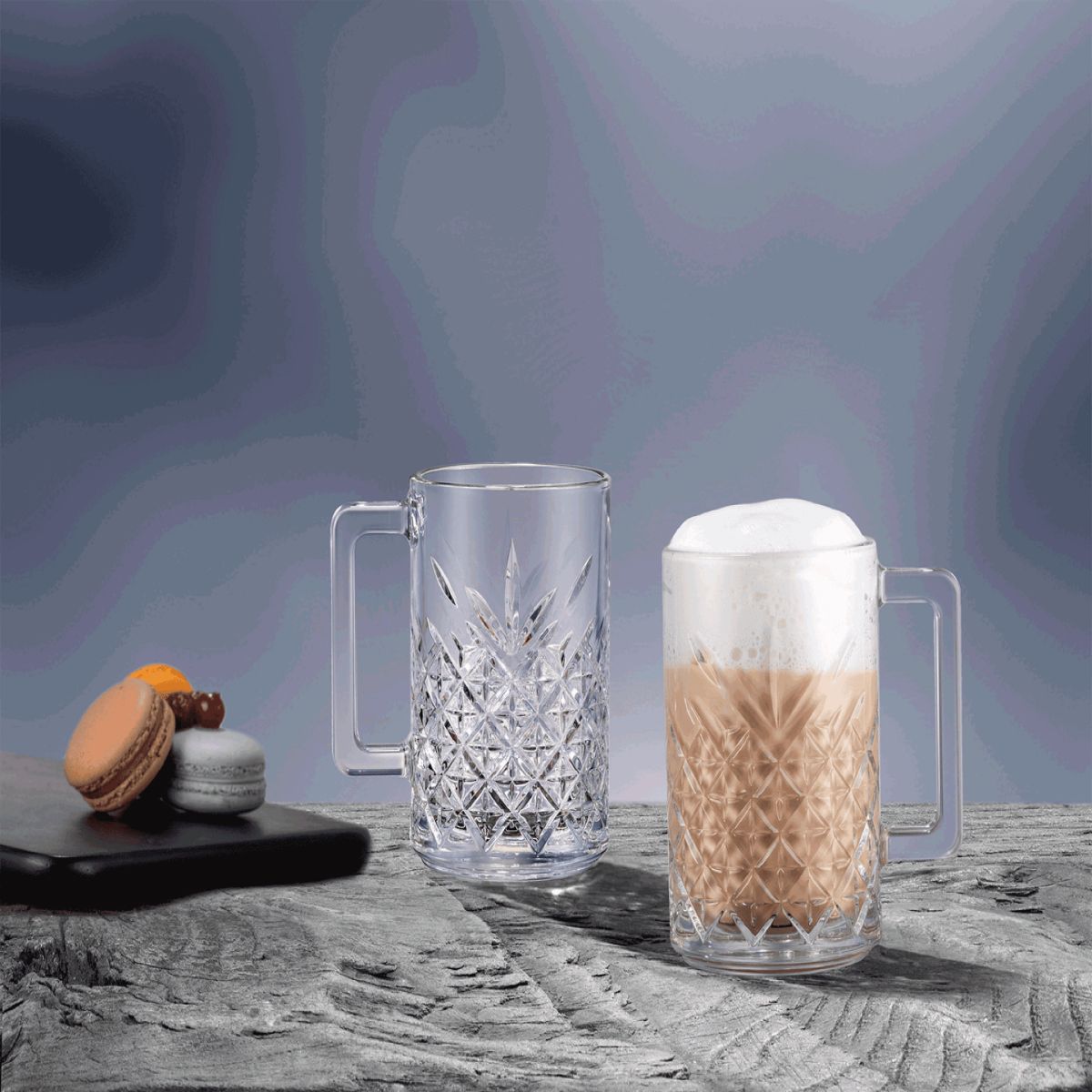 Timeless Tee Glas 31 cl. gefüllt mit heißem Getränk in Stimmung Bild platziert.