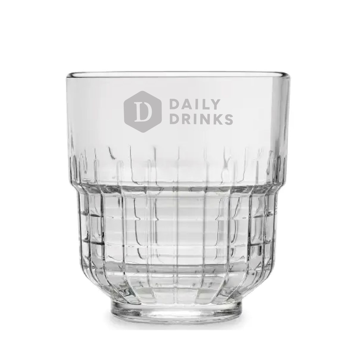 Vorderseite des Tumbler Onis Glas 35 cl. mit eingraviertem DailyDrinks-Logo, das dezent in das Glas eingearbeitet ist.